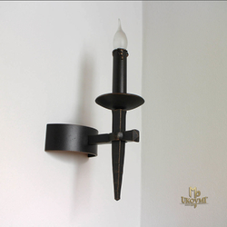Kovaná nástenná lampa ANTIK 1-sviečková - historické bočné svietidlo vyrobené v UKOVMI