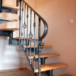 Interiérové kované zábradlie na schody vyrobené pre rodinný dom