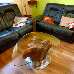 Exkluzívny stôl vyrobený z koreňa duba, nerezového materiálu a skla - luxusný nábytok