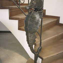 Ručne kovaný morský koník - detail umeleckého zábradlia vykovaného v ateliéri kováčskeho umenia UKOVMI