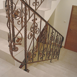 Interiérové kované zábradlie na schody do suterénu