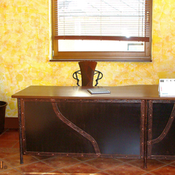 Kovaný kancelársky stôl - nábytok v kovanom štýle - exkluzívny nábytok