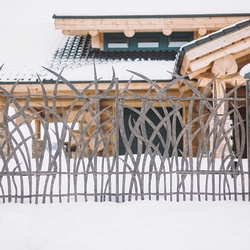 Kovaná brána s výnimočným dizajnom vykovaná ako tráva - kvalitné oplotenie