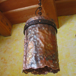Kované svietidlo - stropné svietidlo - rustikálne závesné svetlo do priestorov v historickom alebo vidieckom štýle