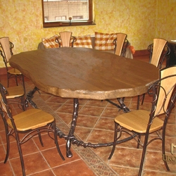 Kovaný stôl a stoličky pre náročných - luxusný nábytok