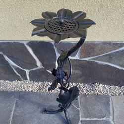 Ručne kovaný popolník v tvare slnečnice - luxusný doplnok