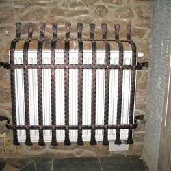 Kovaný kryt na radiátor