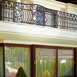 Ručne kované zábradlie - balkónové zábradlie vyrobené v ateliéri kováčskeho umenia UKOVMI